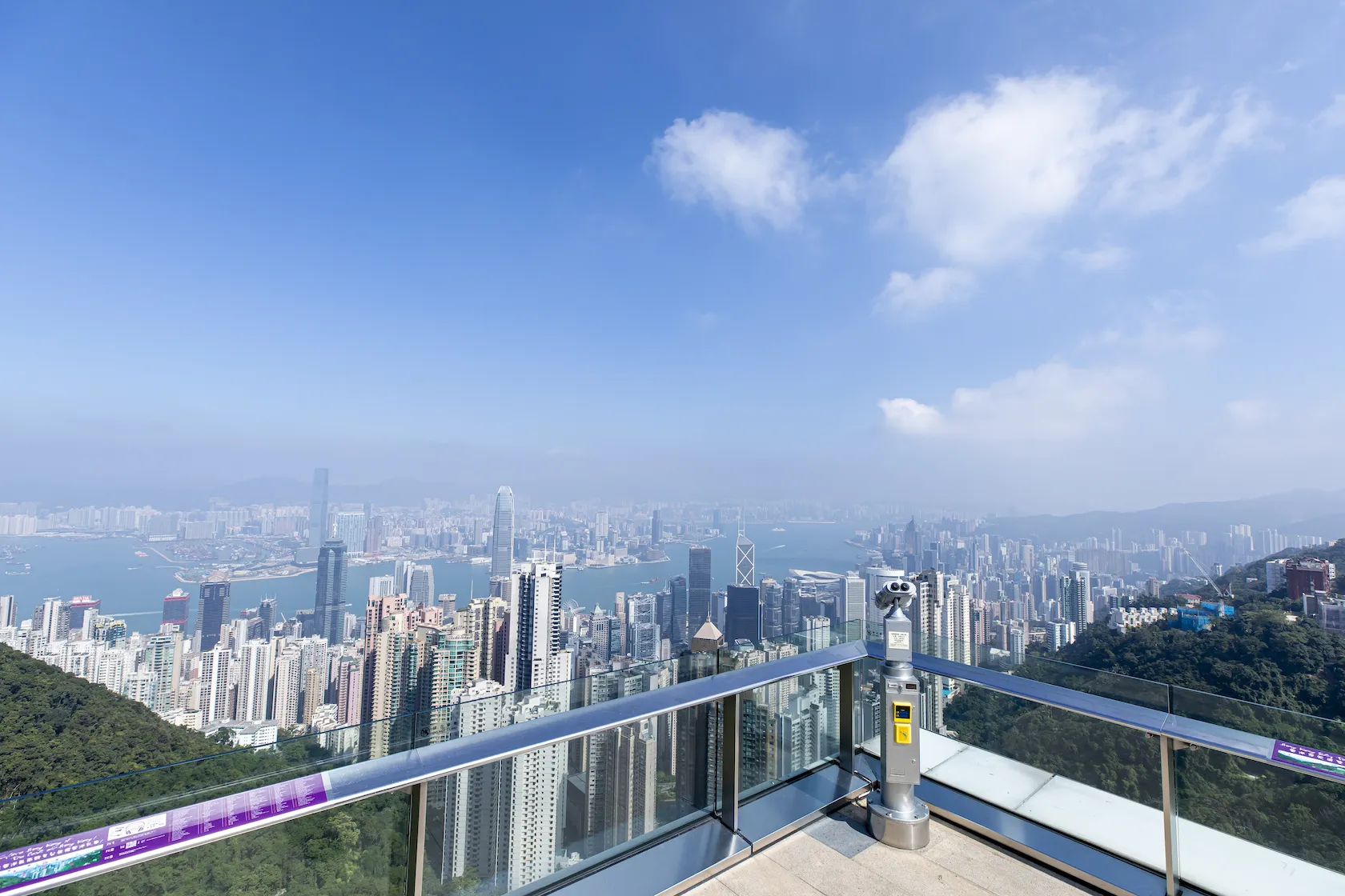 从香港太平山顶凌霄阁摩天台428欣赏维多利亚港及九龙全景